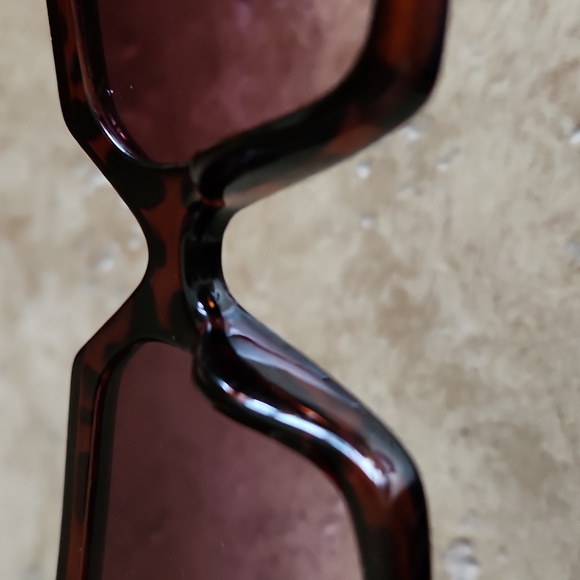 Tahari Tortoise Shell Oversized Sunglasses - Picture 7 of 12